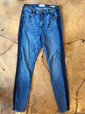 Frame Denim Le High Skinny Crop. Size 27. Two-toned w/ dark demin stripe on leg